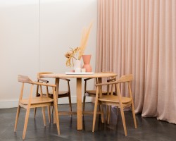 4 places table with salmon curtains